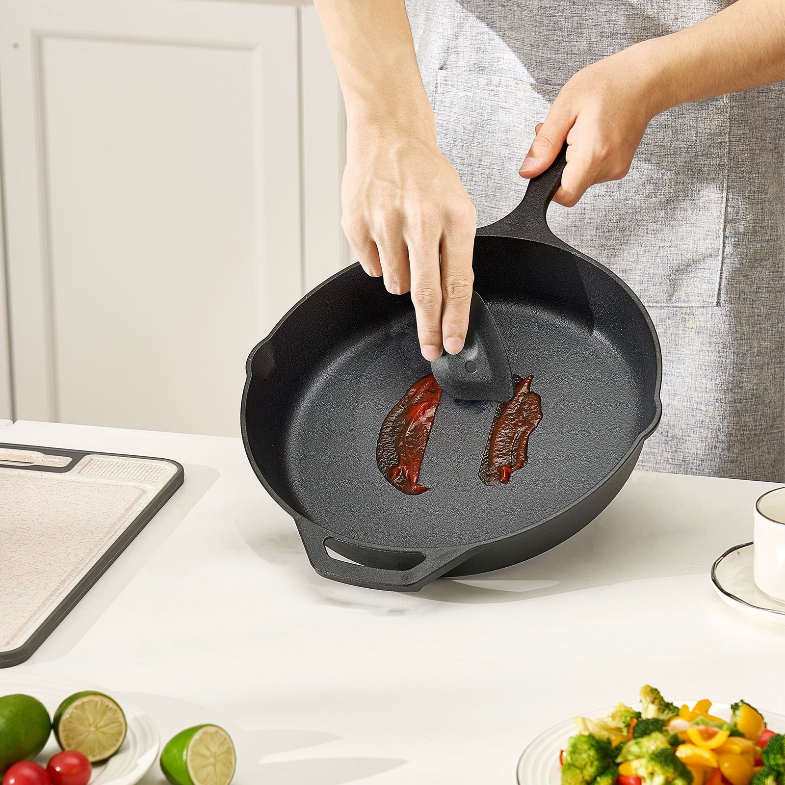 ORANGLES 4‑Piece Cast Iron Skillet Set – Black with Silicone Handles - angled perspective - presenting advantages - Image 4 of 4 | fits any environment | Purchase 4‑Piece Cast Iron Skillet Set – Black with Silicone Handles Michigan | Free Shipping ORANGLES