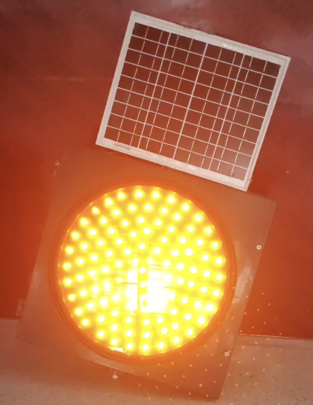 ORANGLES New Solar & Mains Powered Yellow Flashing Traffic Signal Light – Emergency Evacuation Warning Light for Road Safety & Crossroads Control - high resolution display - exposing craftsmanship - Image 2 of 6 | built for everyone | New Solar & Mains Powered Yellow Flashing Traffic Signal Light – Emergency Evacuation Warning Light for Road Safety & Crossroads Control for sale Georgia | Free Shipping ORANGLES