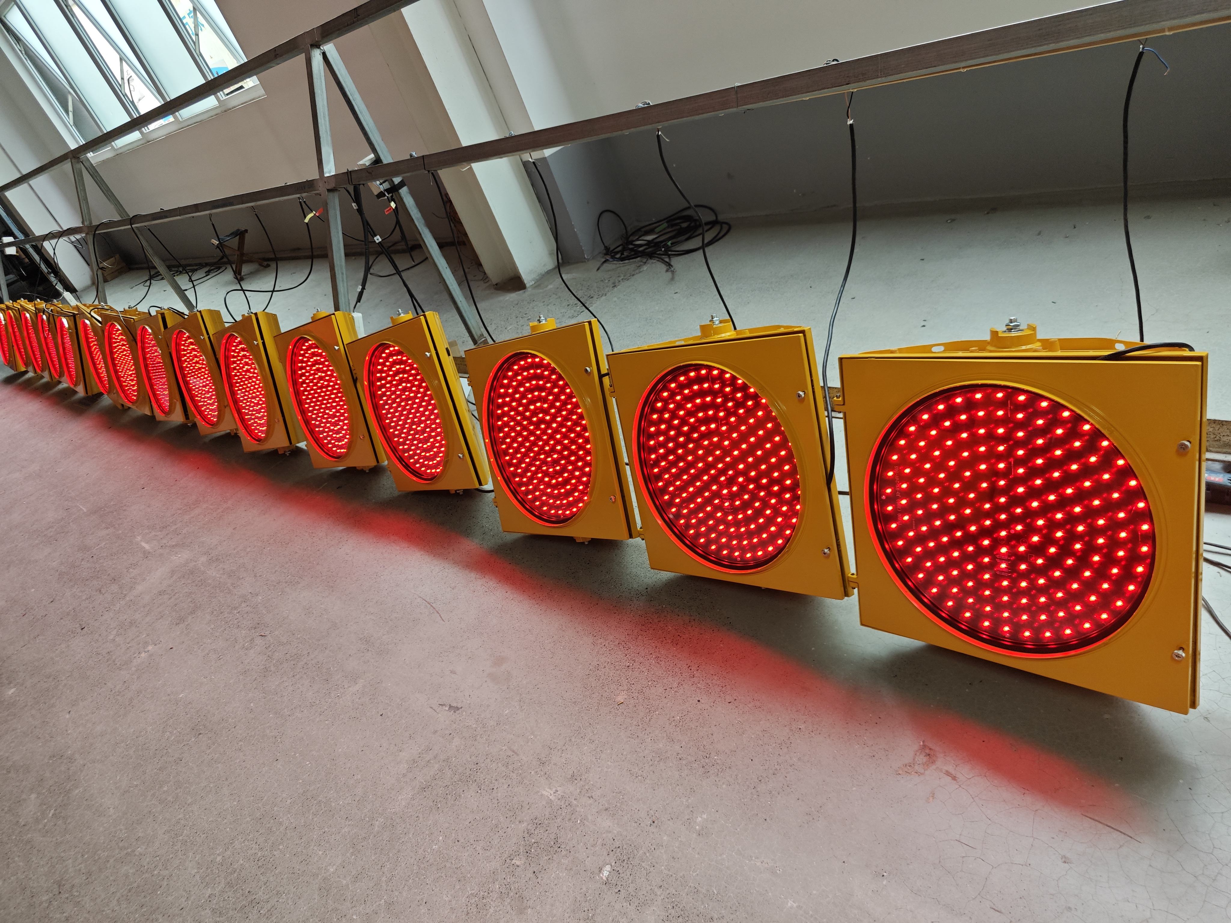 ORANGLES New Solar & Mains Powered Yellow Flashing Traffic Signal Light – Emergency Evacuation Warning Light for Road Safety & Crossroads Control - angled perspective - presenting advantages - Image 4 of 6 | fits any environment | Purchase New Solar & Mains Powered Yellow Flashing Traffic Signal Light – Emergency Evacuation Warning Light for Road Safety & Crossroads Control Michigan | Free Shipping ORANGLES