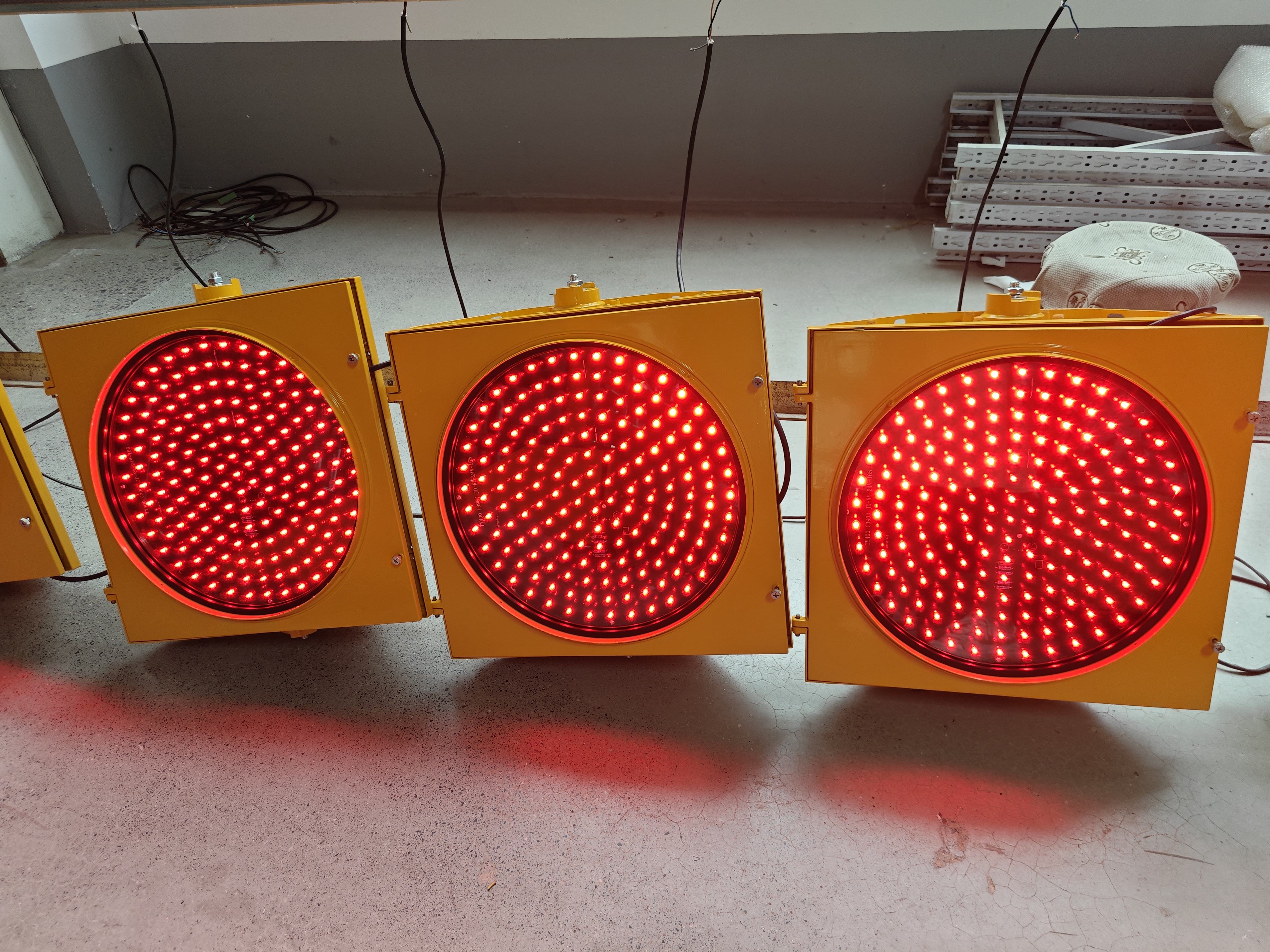 ORANGLES New Solar & Mains Powered Yellow Flashing Traffic Signal Light – Emergency Evacuation Warning Light for Road Safety & Crossroads Control - elegant presentation - exhibiting components - Image 6 of 6 | ideal for home | Discount on New Solar & Mains Powered Yellow Flashing Traffic Signal Light – Emergency Evacuation Warning Light for Road Safety & Crossroads Control Virginia | Free Shipping ORANGLES