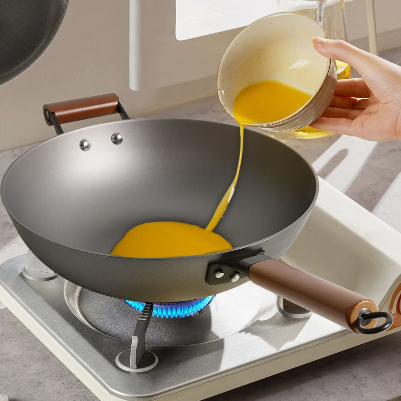 ORANGLES 32cm Lightweight Cast Iron Wok Pan | Non-Stick Chinese Wok with Glass Lid & Wooden Handle for Home & Restaurant Cooking - detailed closeup view - Image 3 of 5 | great for travel | Texas | Free Shipping ORANGLES