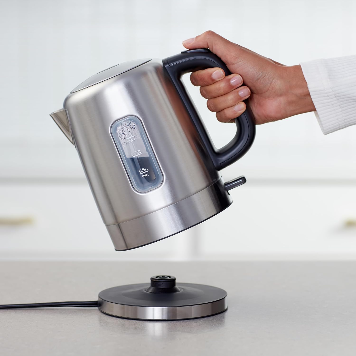 ORANGLES Amazon Basics Electric Stainless Steel Kettle 1L – 1500W Fast Boiling Tea & Coffee Maker, BPA-Free, Auto Shut-Off Safety, Black & Silver - high resolution display - Image 2 of 4 | perfect for office | California | Free Shipping ORANGLES